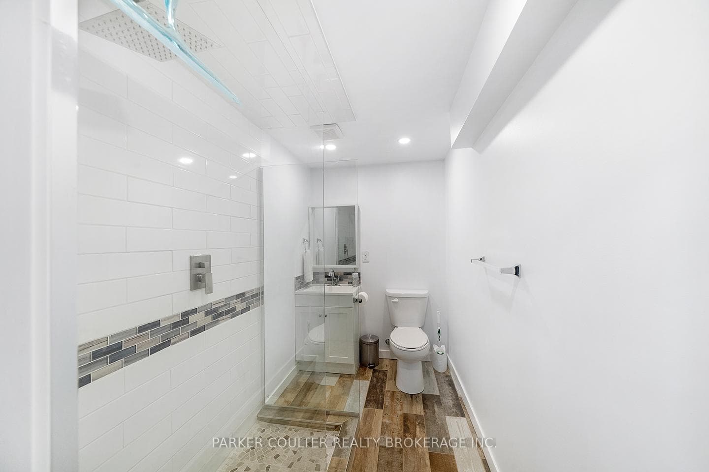 734 Candaras Street photo 18