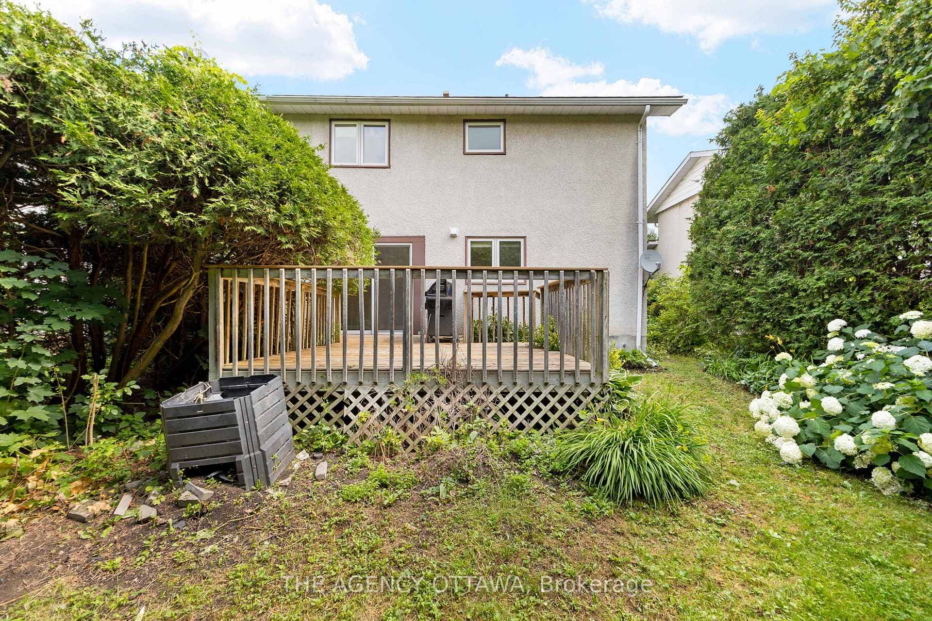 688 LAVERENDRYE Drive photo 38