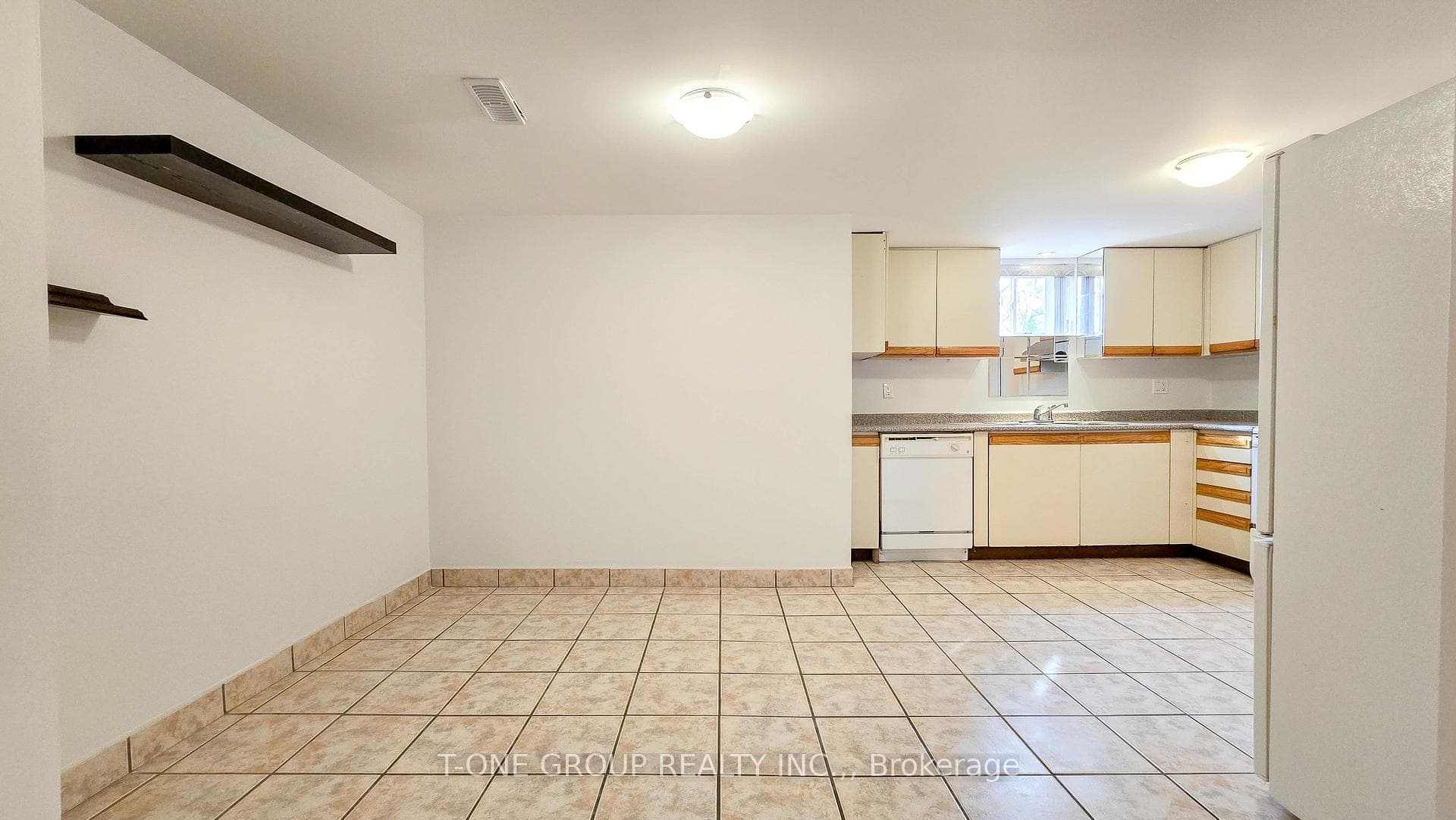 452 LYNETT Crescent Unit BSMT photo 6