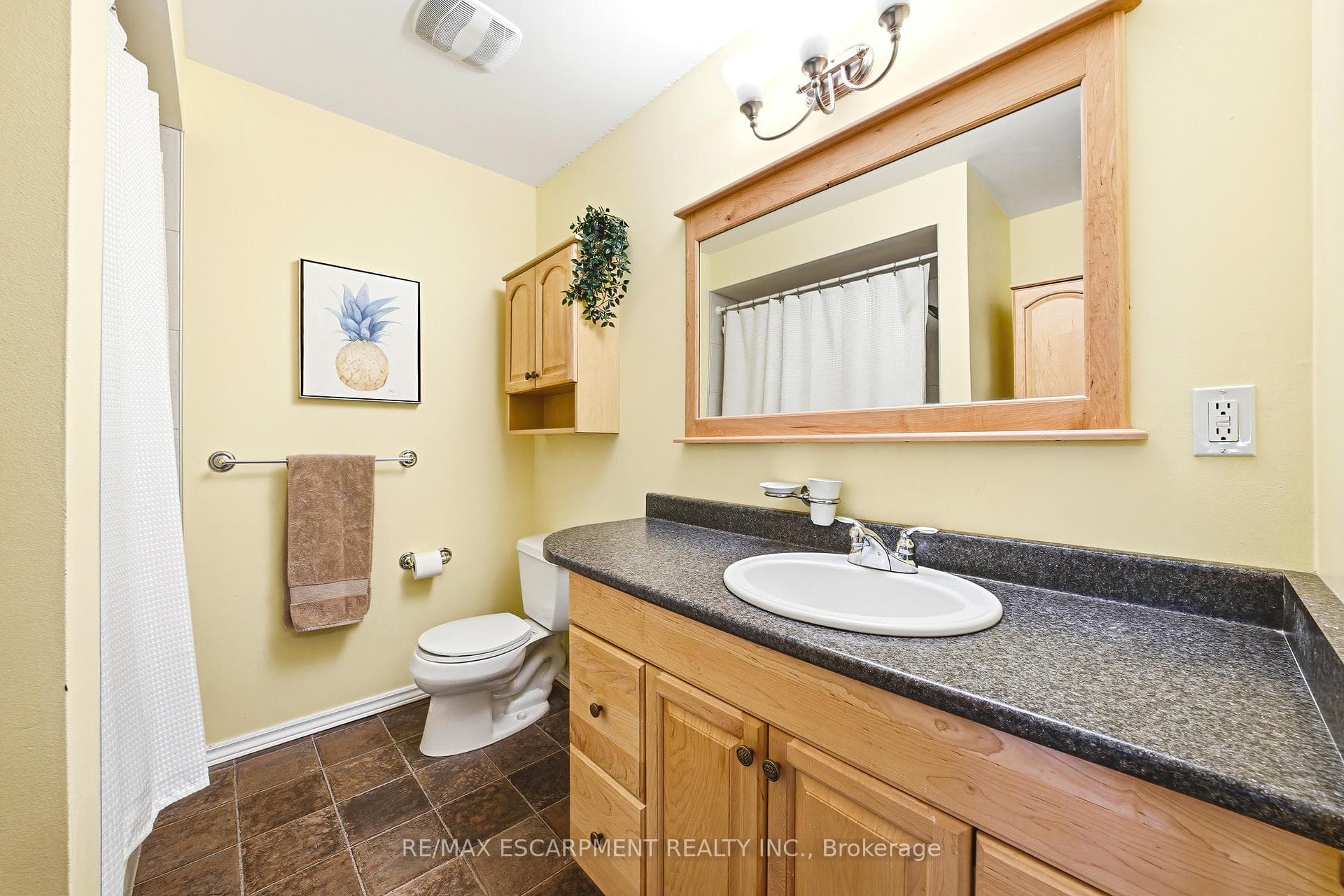 1584 Newlands Crescent Unit 92 photo 18