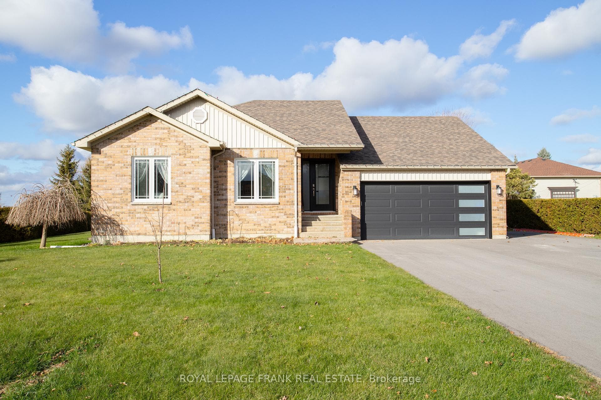 15 Hallett Crescent photo 1