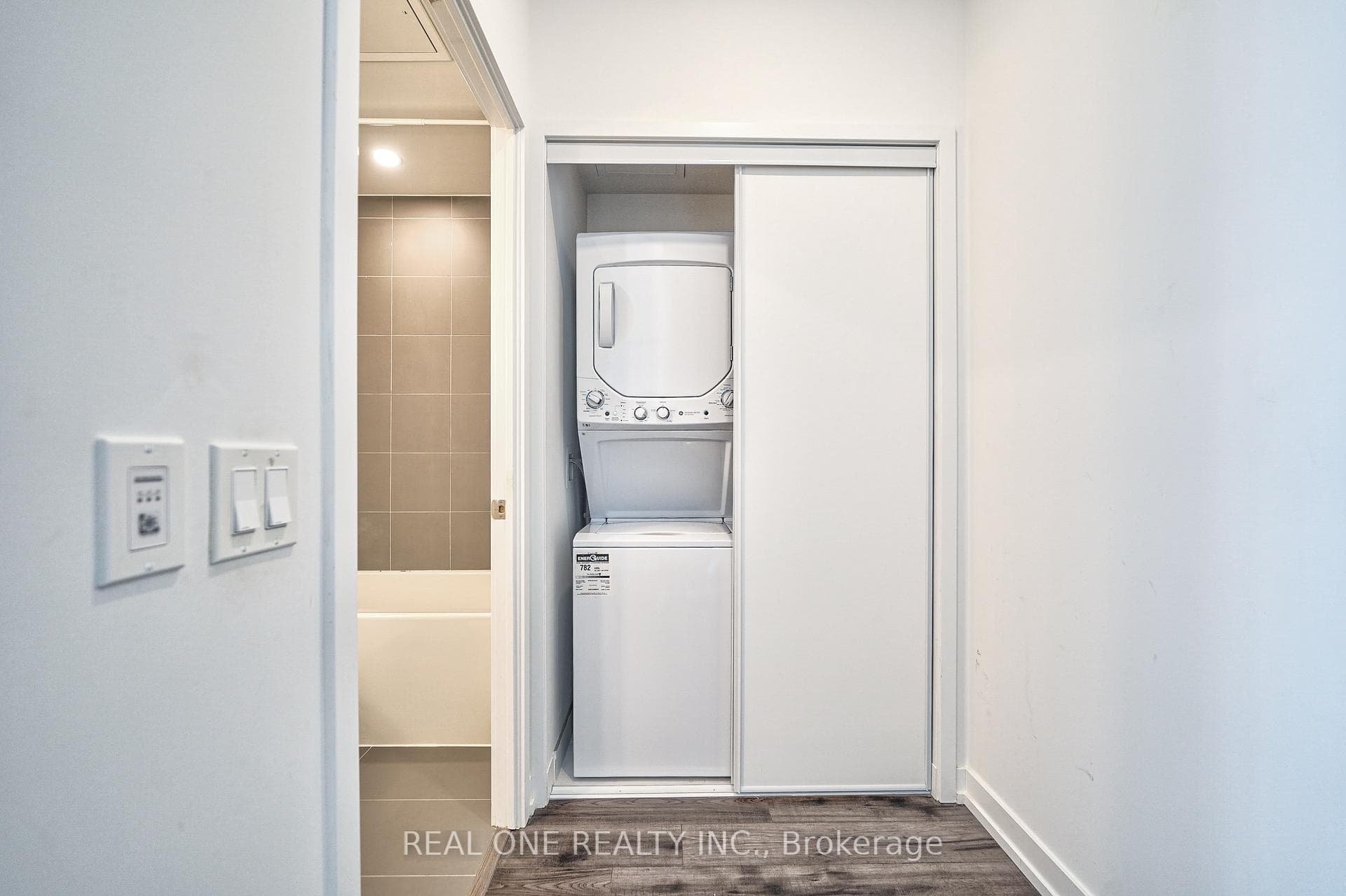 33 Helendale Avenue Unit 1206 photo 8