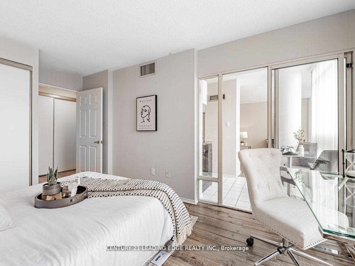 3233 Eglinton Avenue Unit 1413 photo 21