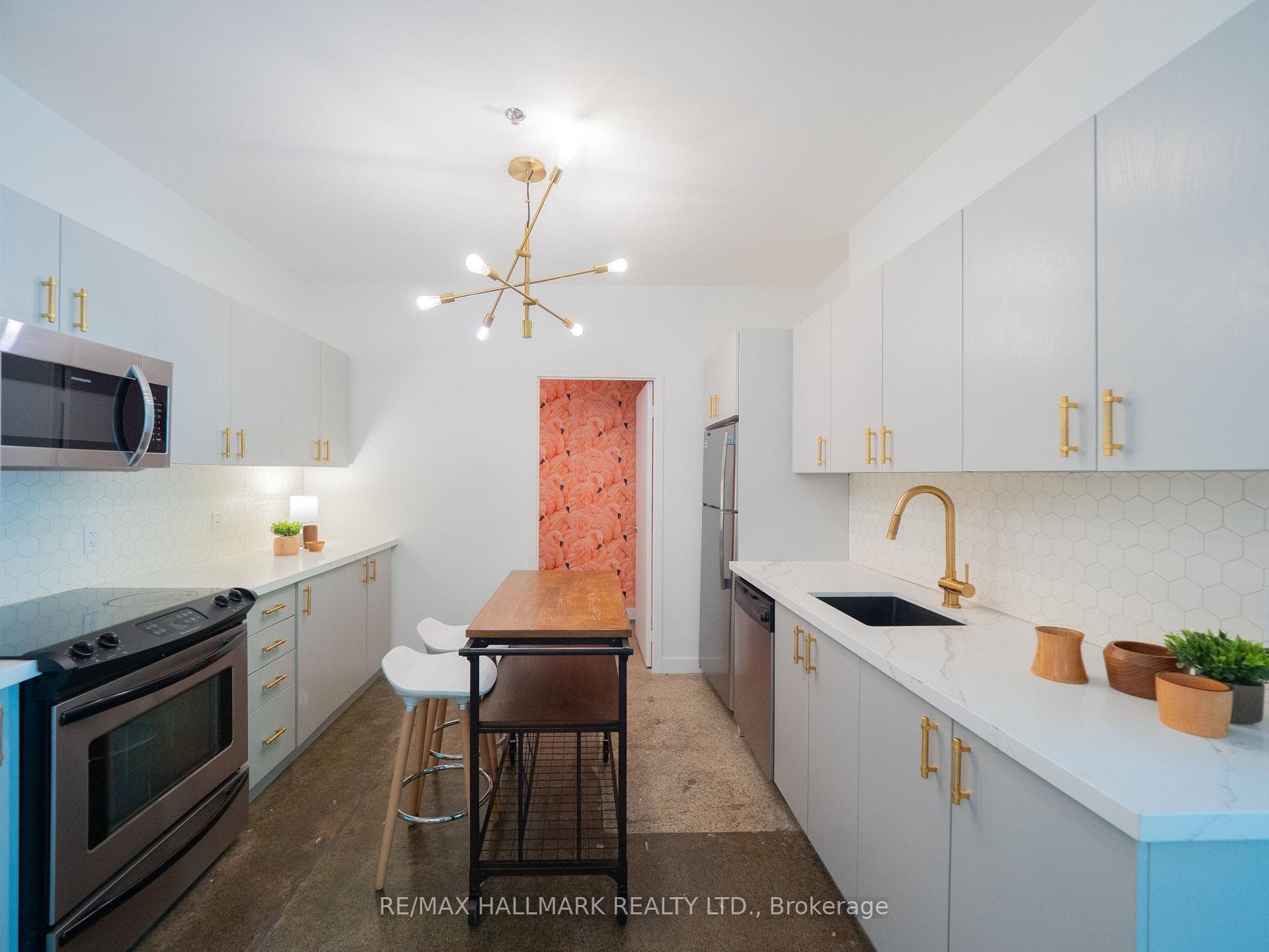 201 Carlaw Avenue Unit 112 photo 17