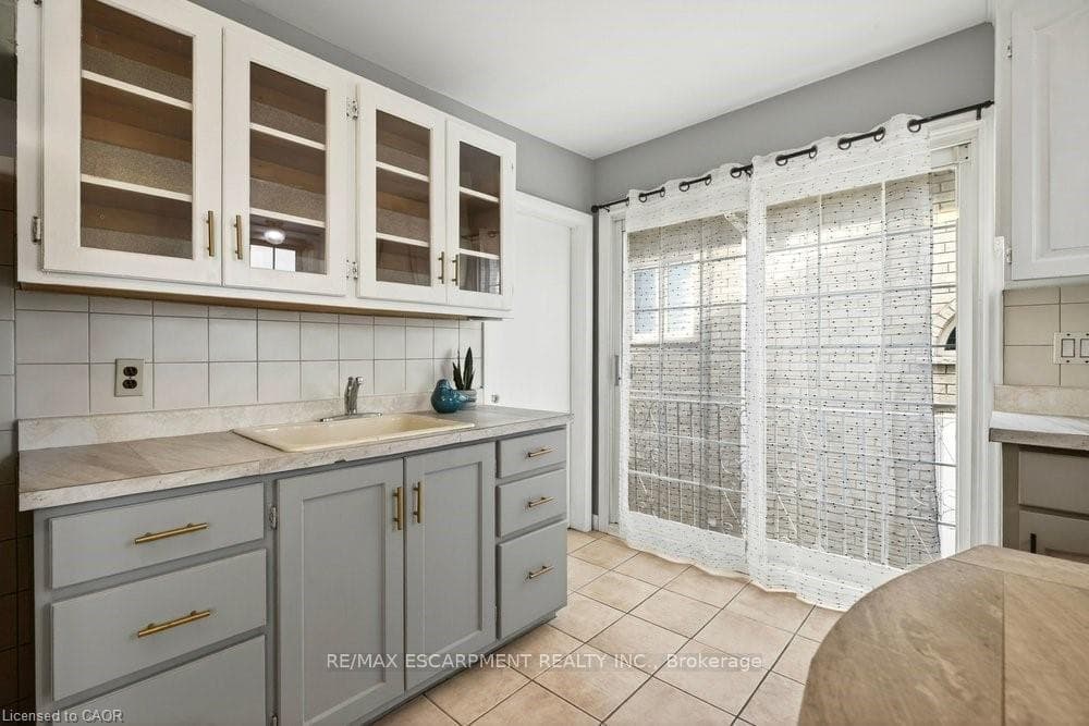 76 MARGARET Avenue photo 9