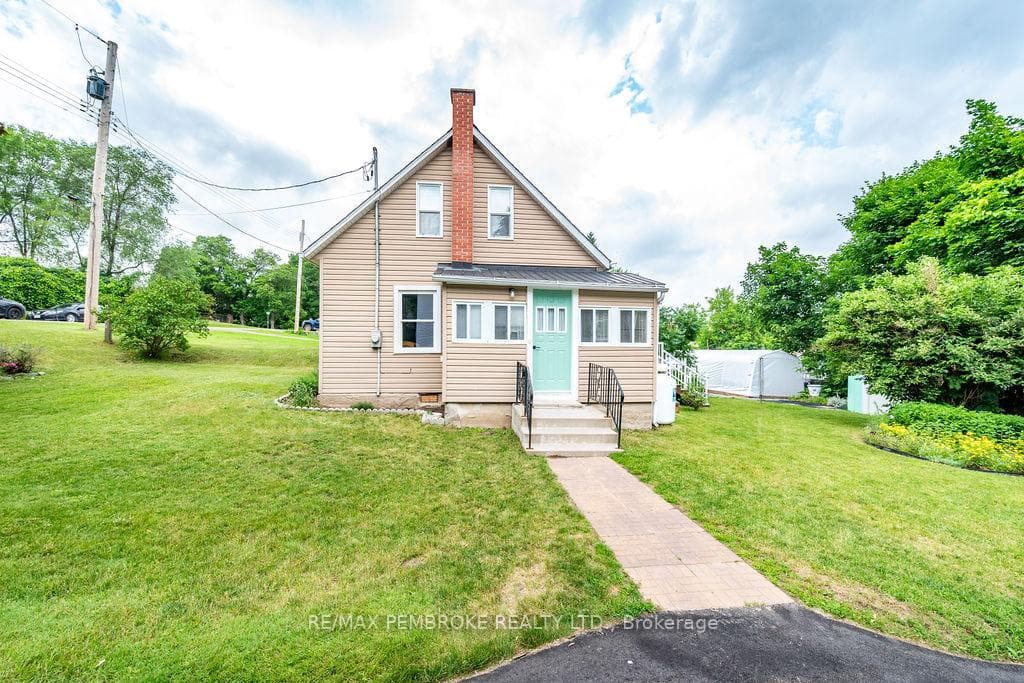 225 Wellington Street photo 3