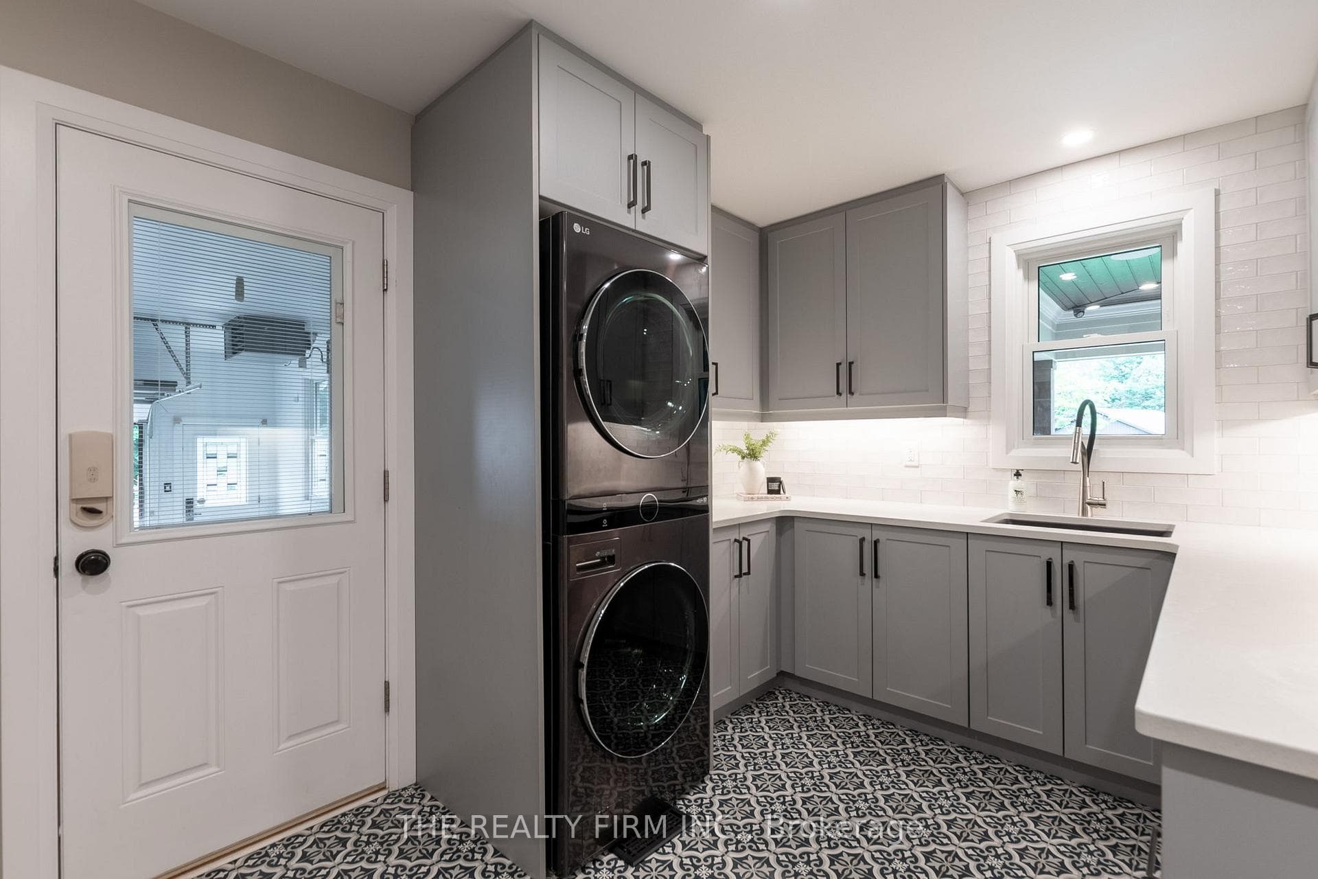 20 Lansdowne Park Crescent photo 5
