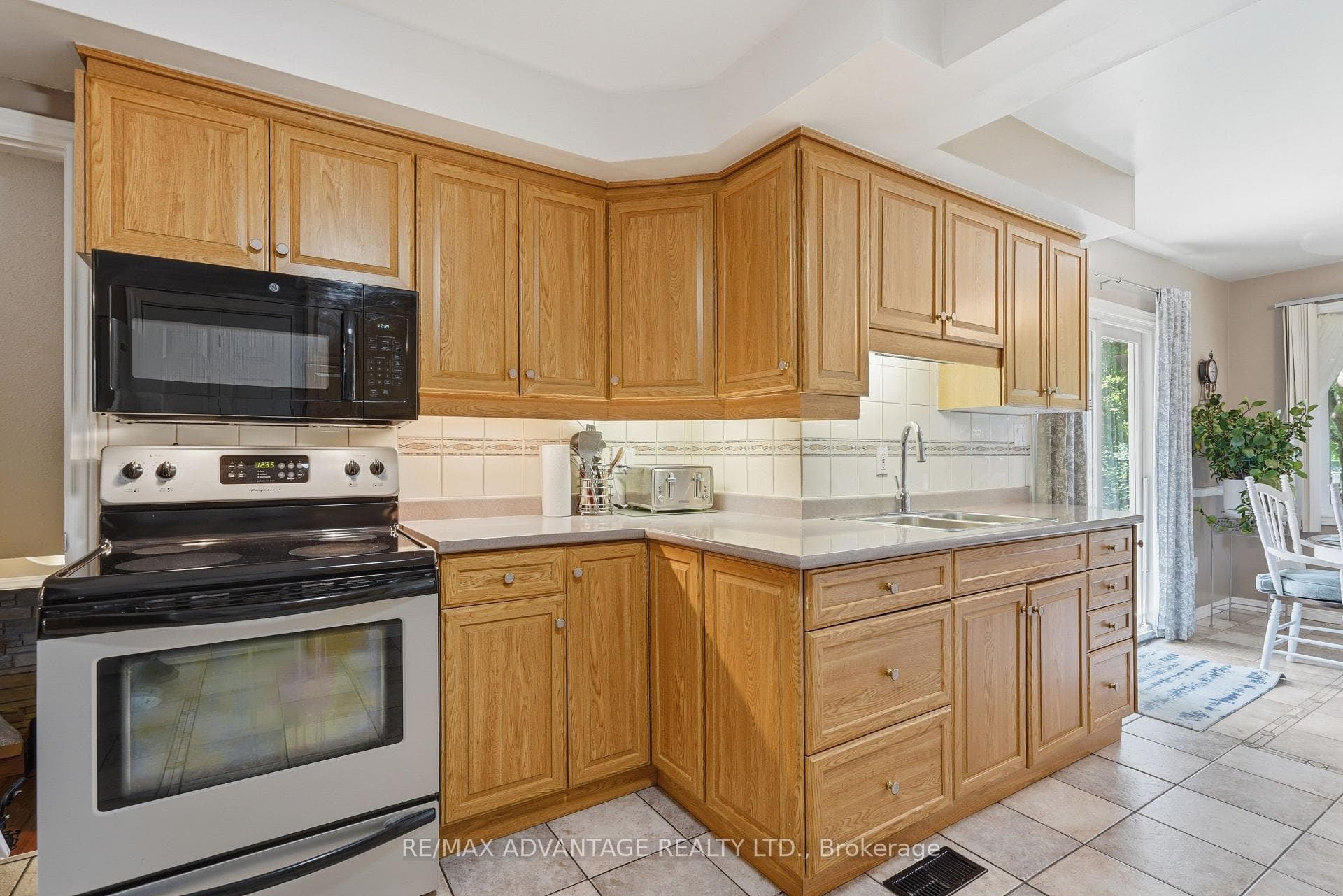 120 Champlain Crescent photo 13