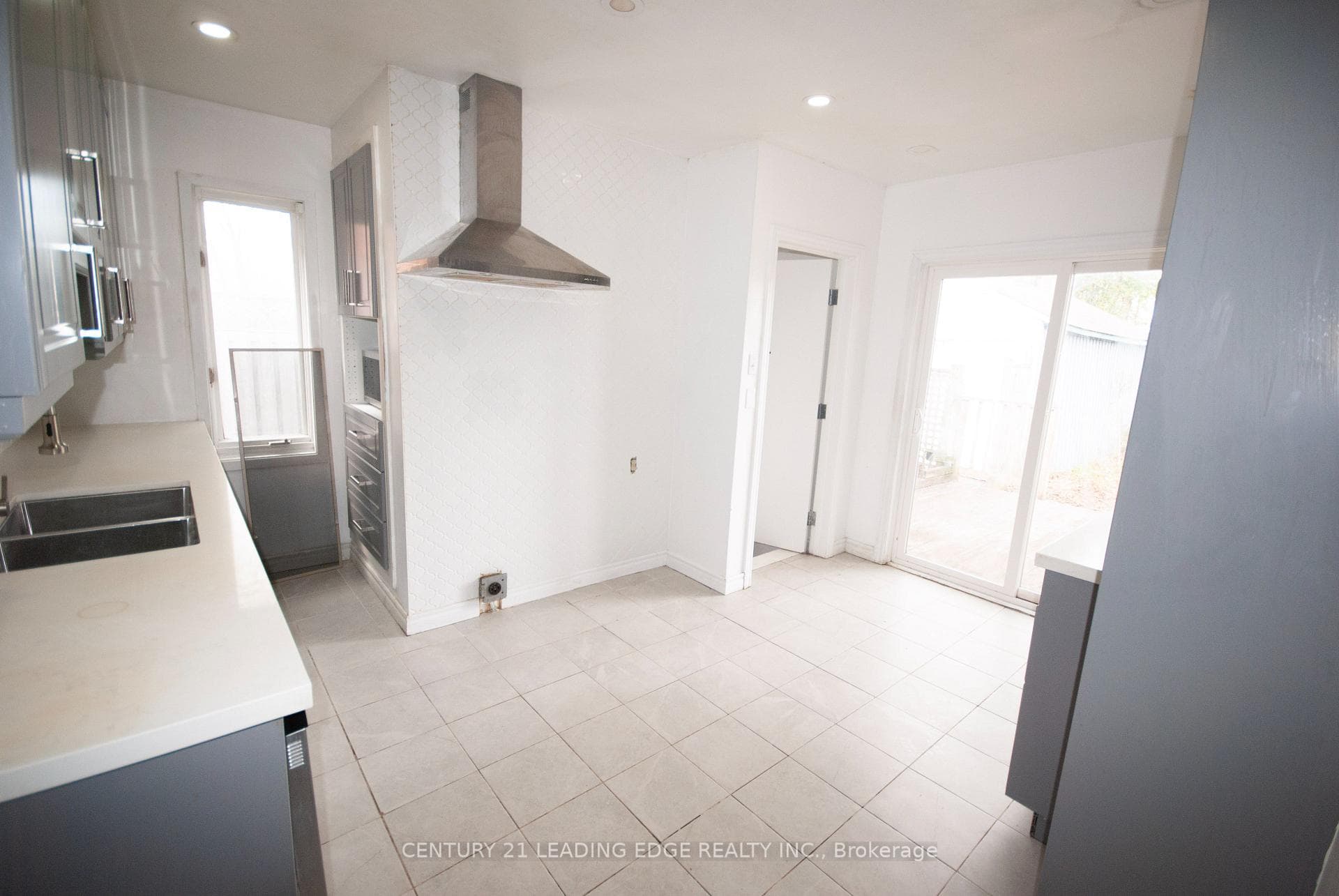 208 Oshawa Boulevard photo 6