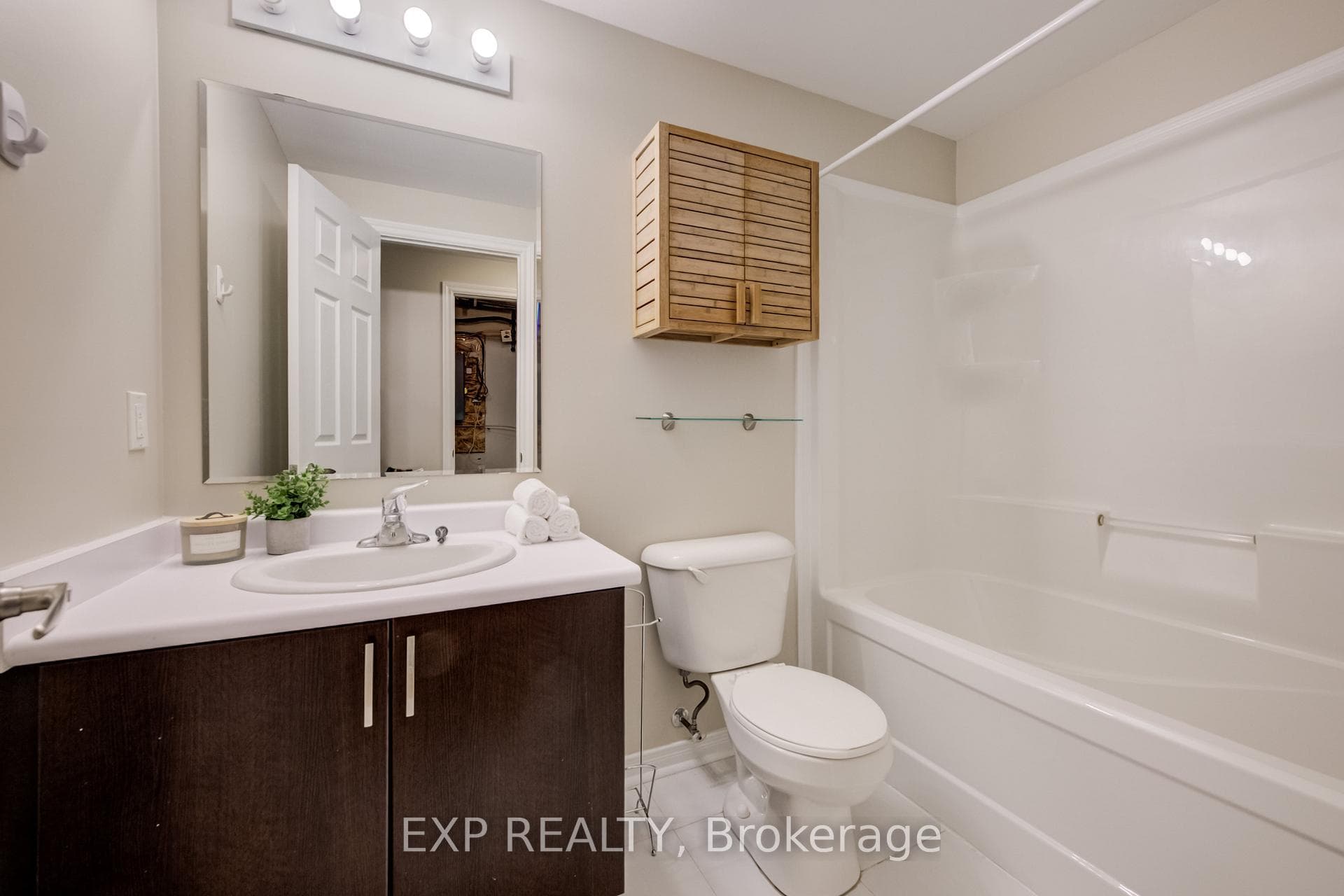 246 Westmeadow Drive Unit A photo 18