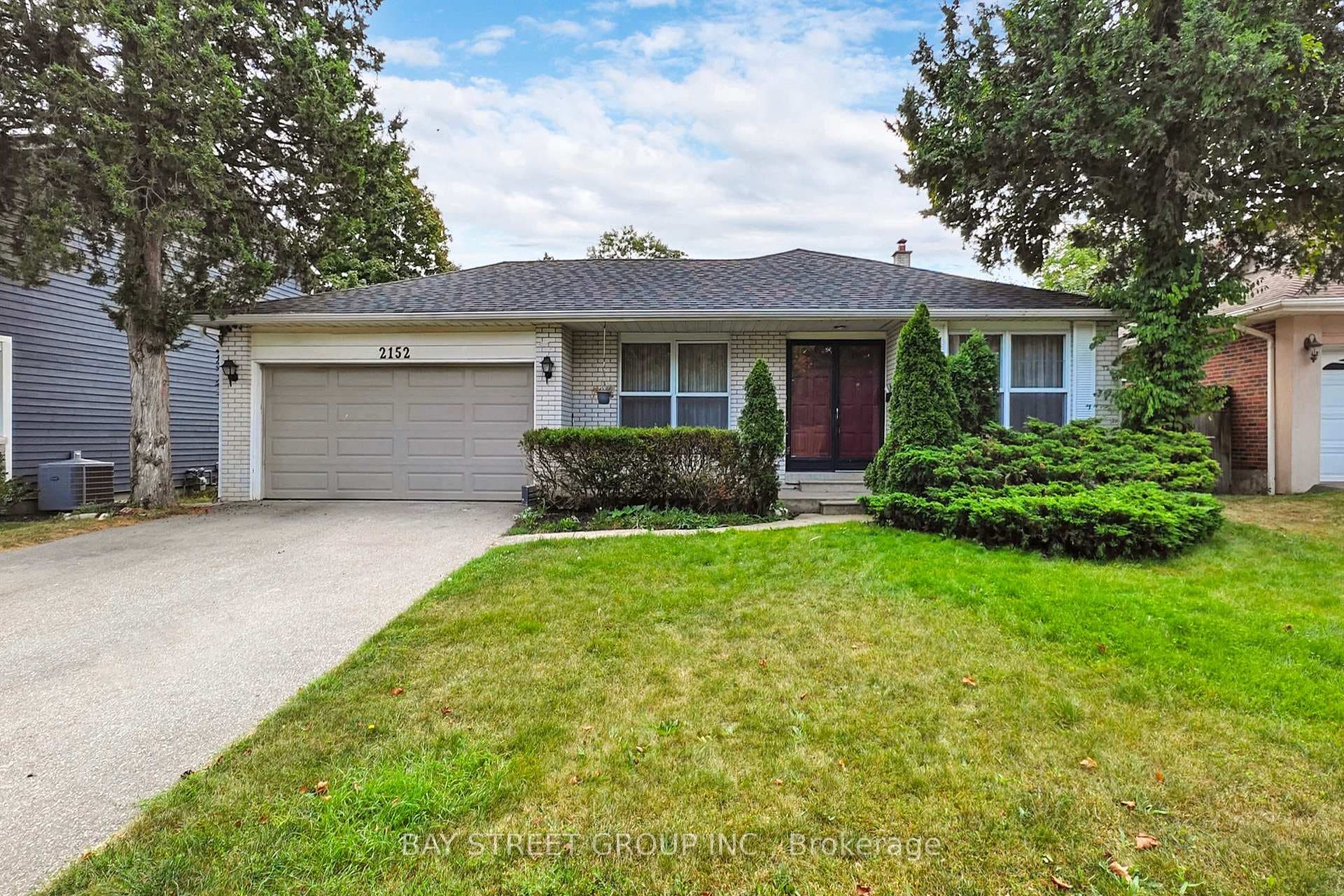 2152 Haygate Crescent photo 1