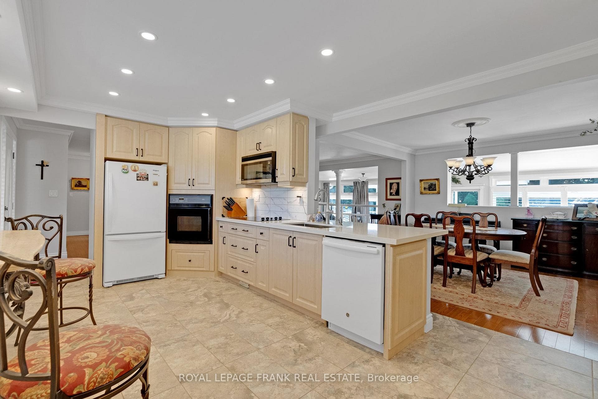 906 Liverpool Road photo 16