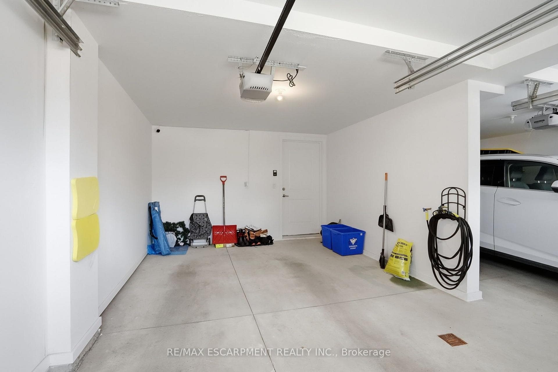 245 Burke Street photo 29