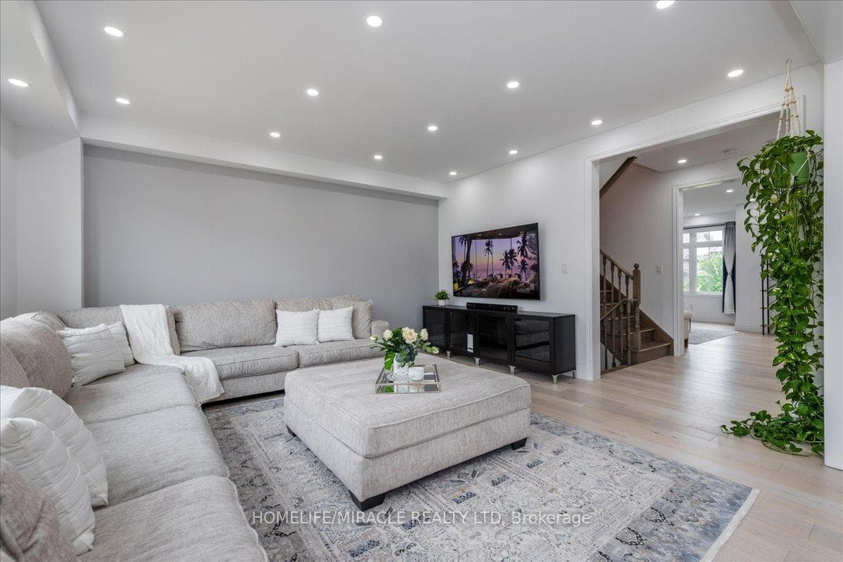 8 Bell Avenue photo 40