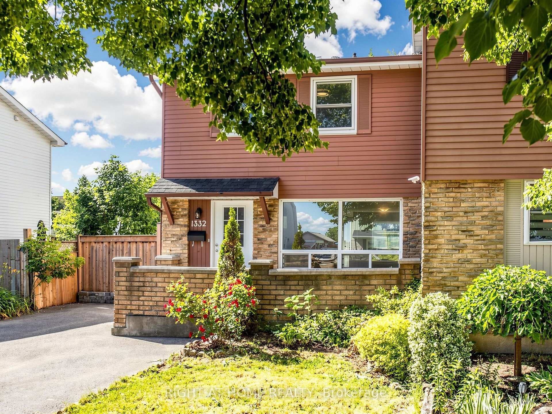 1332 Fenelon Crescent photo 2