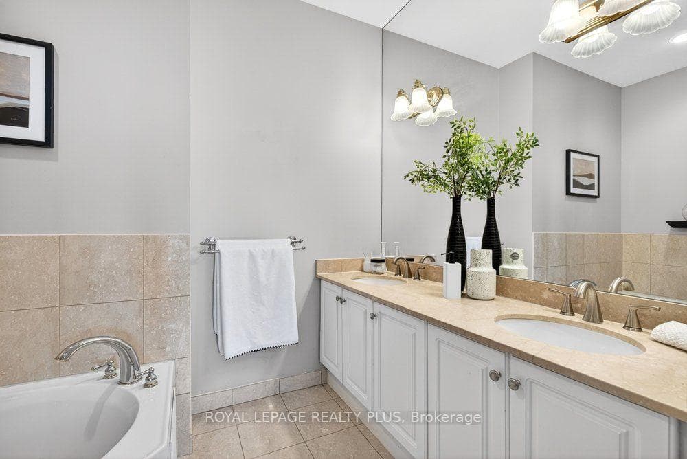 35 Kingsbridge Garden Circle Unit TPH4 photo 17