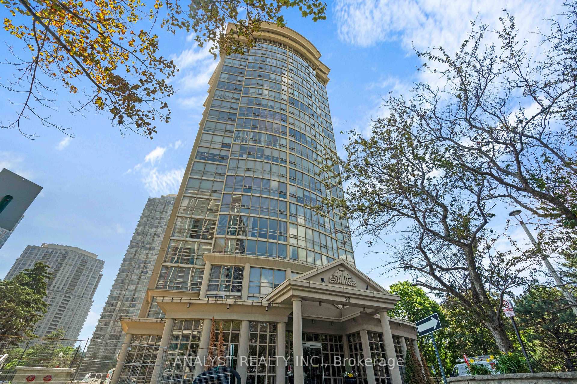 50 Eglinton Avenue Unit 909 photo 1
