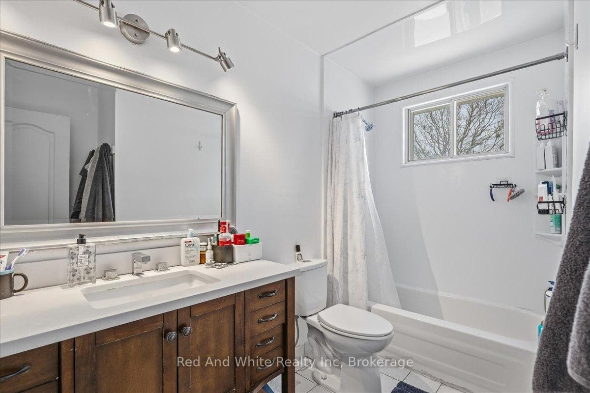 400 Midwood Crescent photo 10