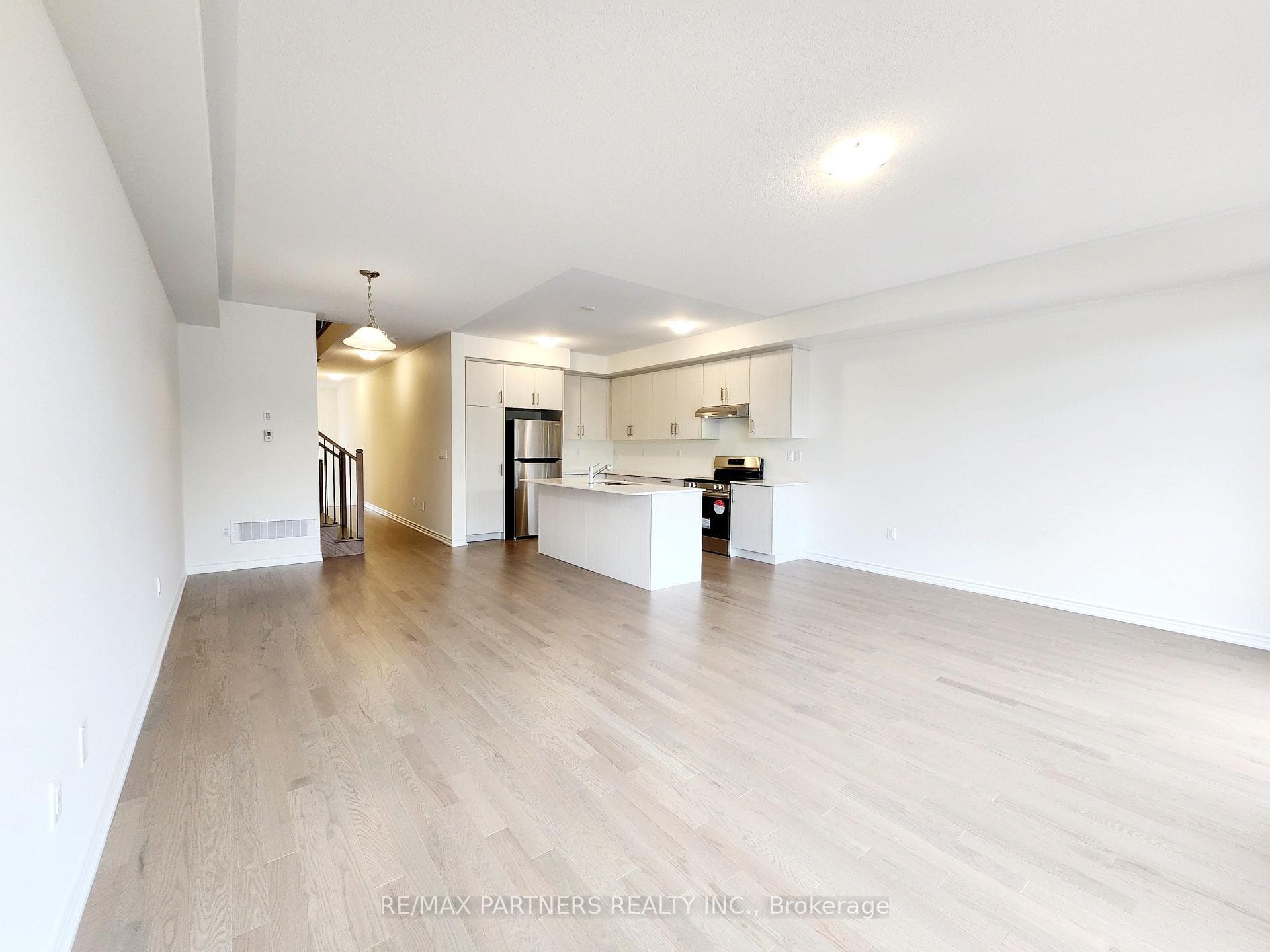 136 Greer Street photo 8