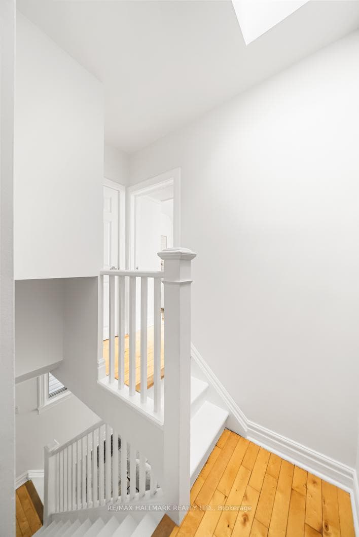 31 Tiverton Avenue photo 19