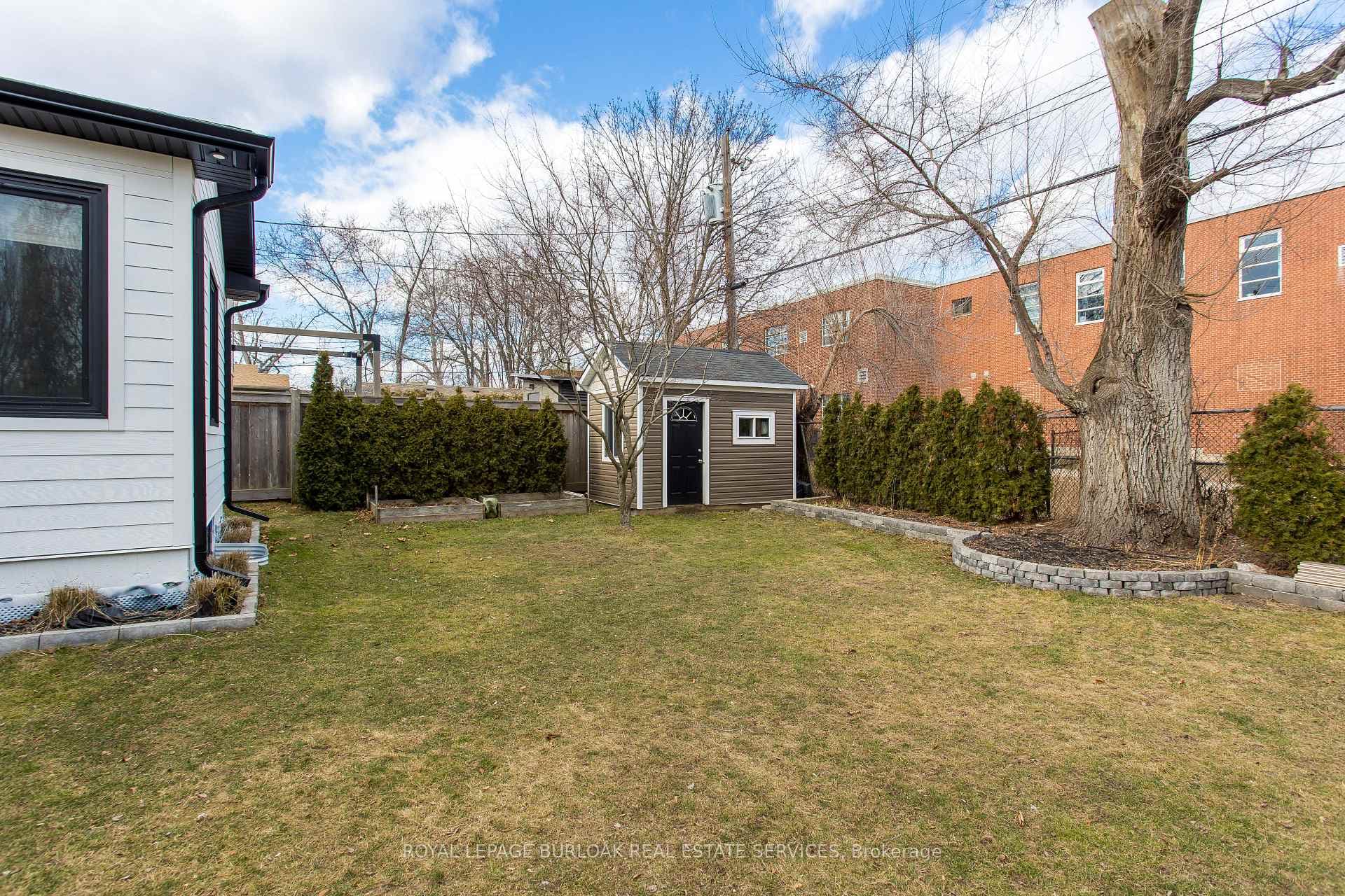 417 Strathcona Drive photo 31
