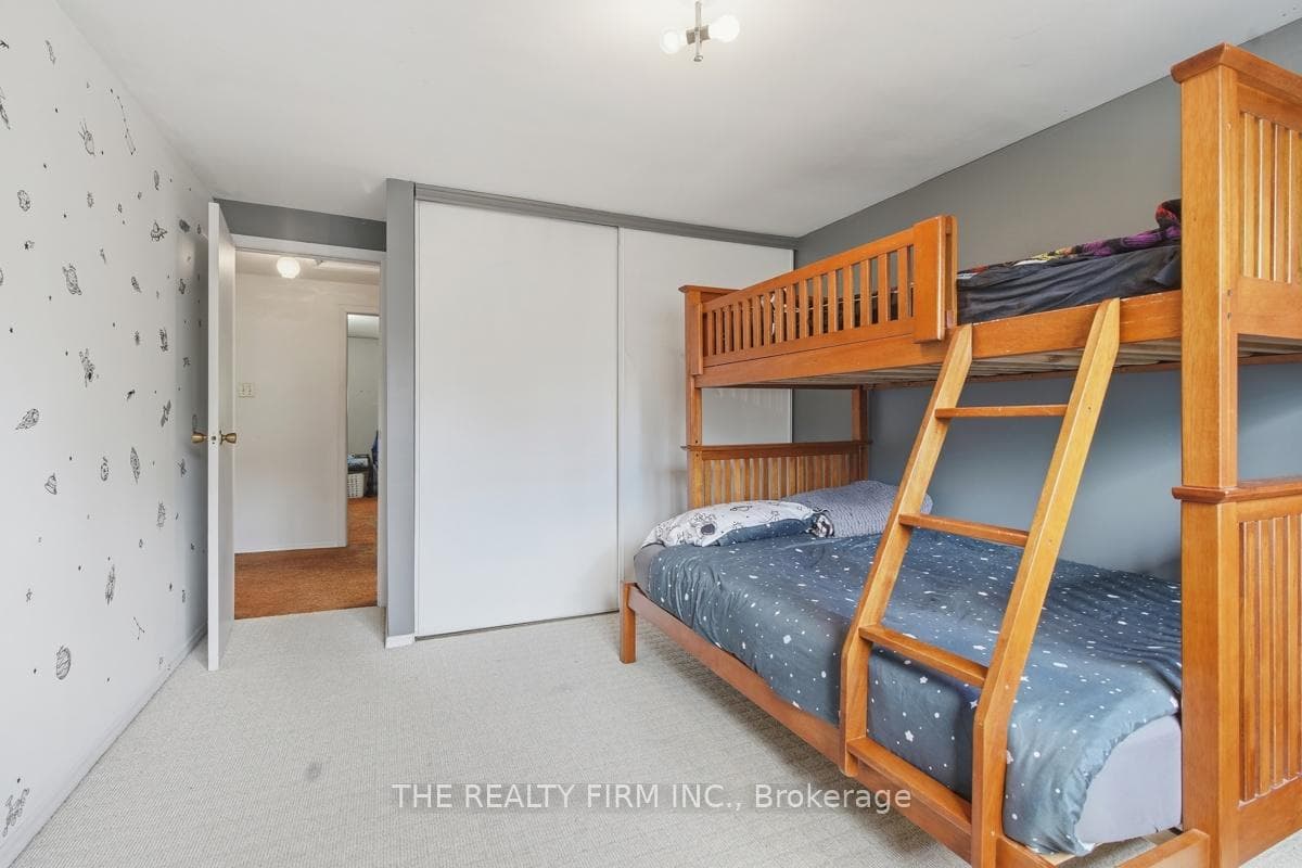 159 Sandringham Crescent Unit 32 photo 20