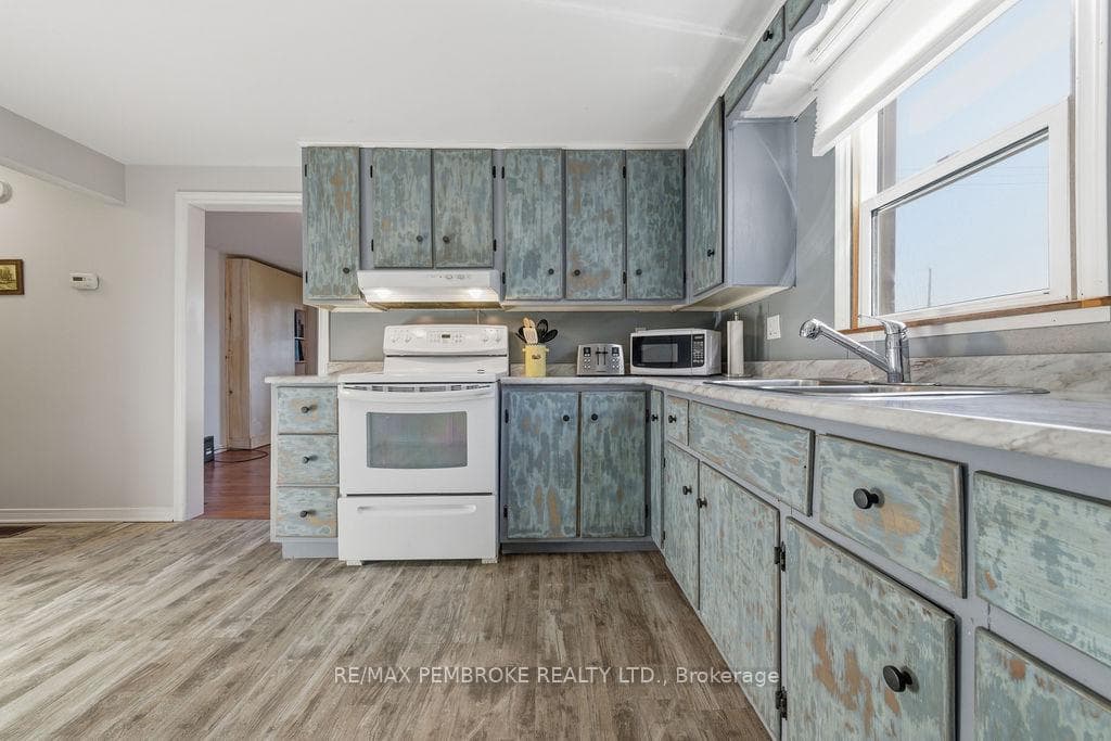 Lots of cabinets and counter space in Front Unit