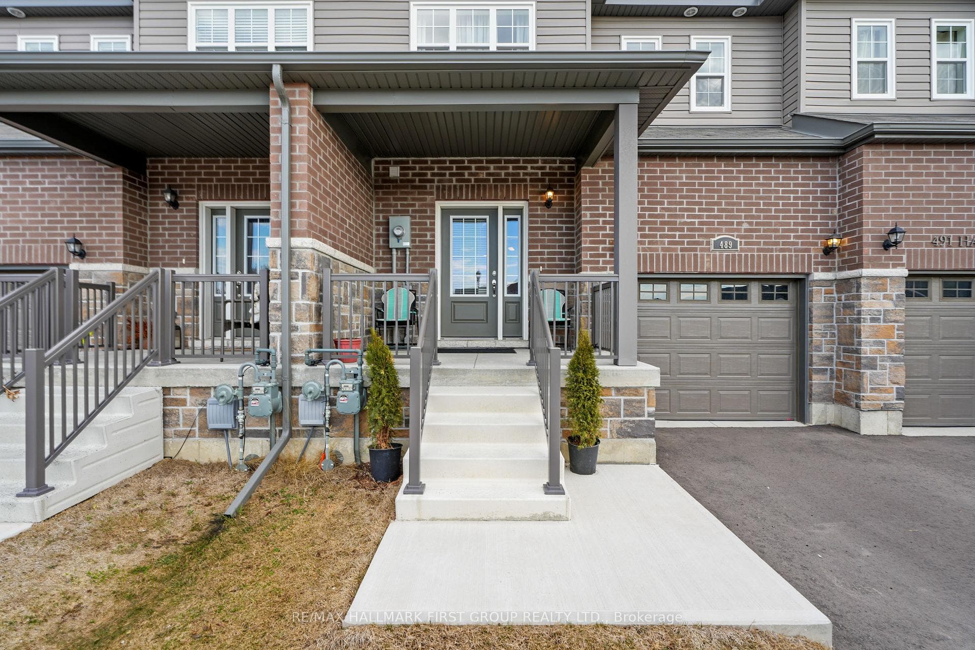 489 Hayward Street photo 3