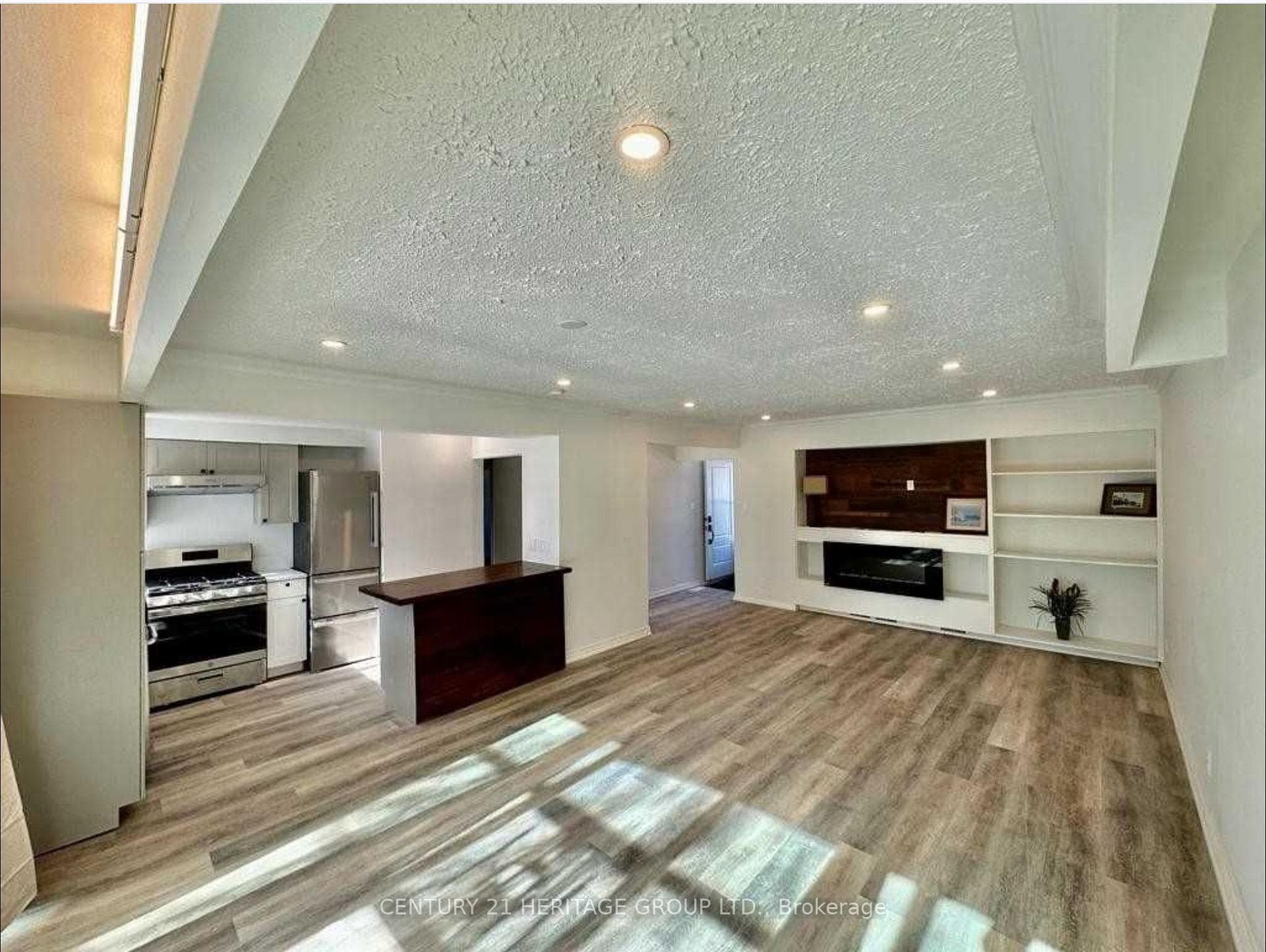 408 Osiris Drive photo 3