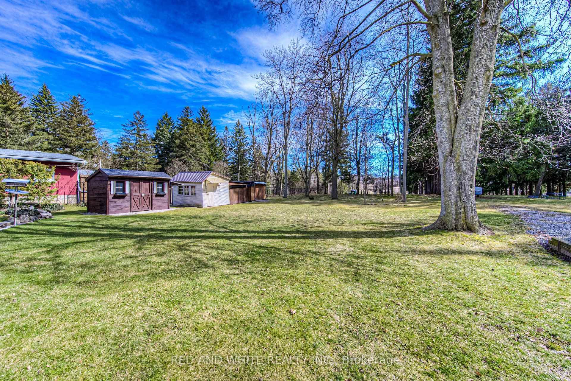137 Riverbank Drive photo 30