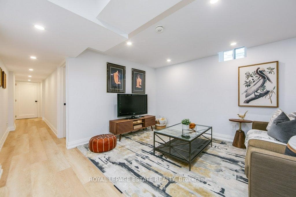 25 Herbert Avenue photo 34