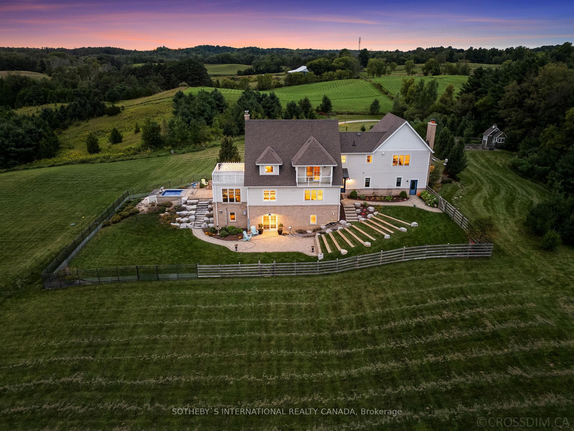 15664 Duffy's Lane photo 2