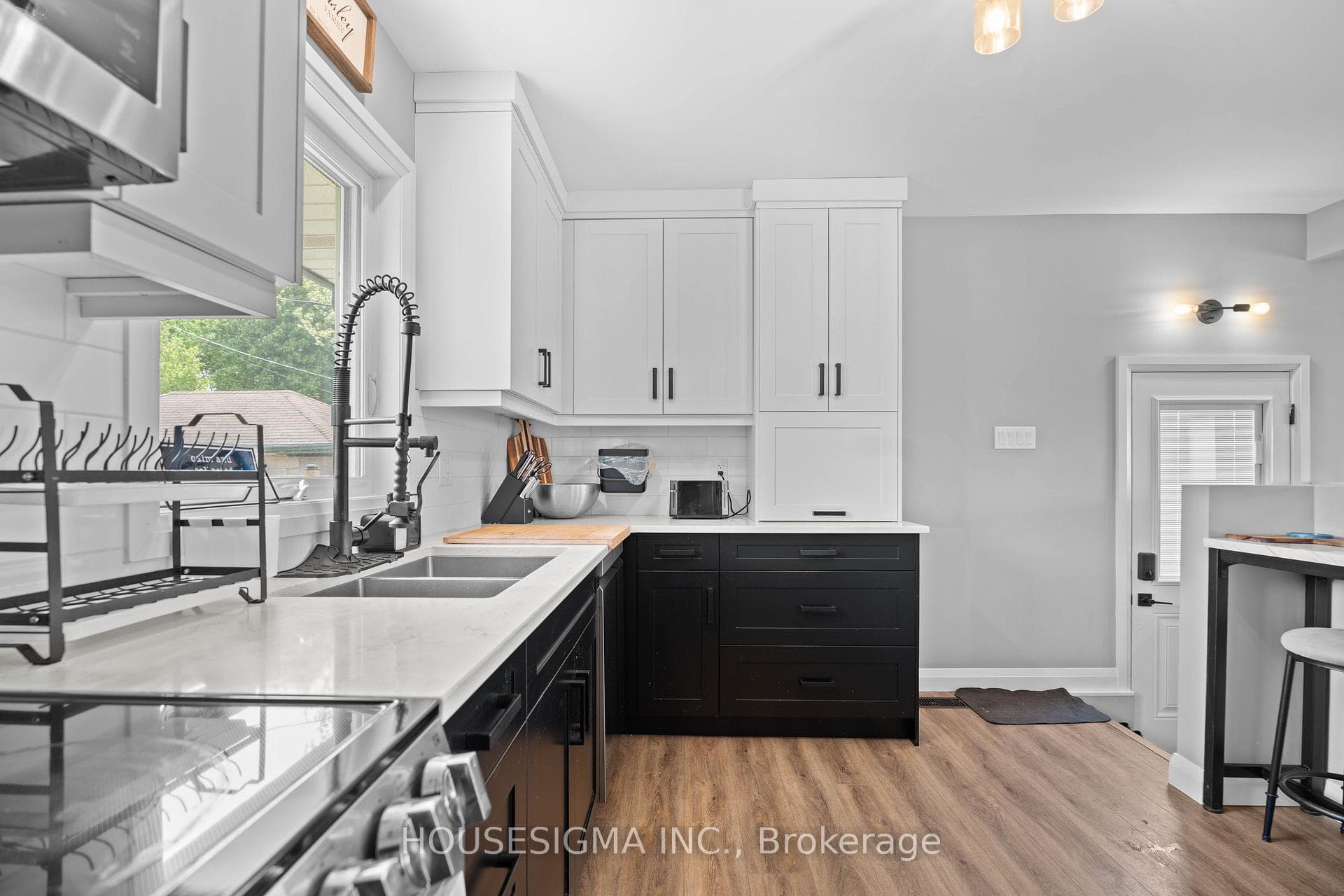 244 Burlington Street photo 13