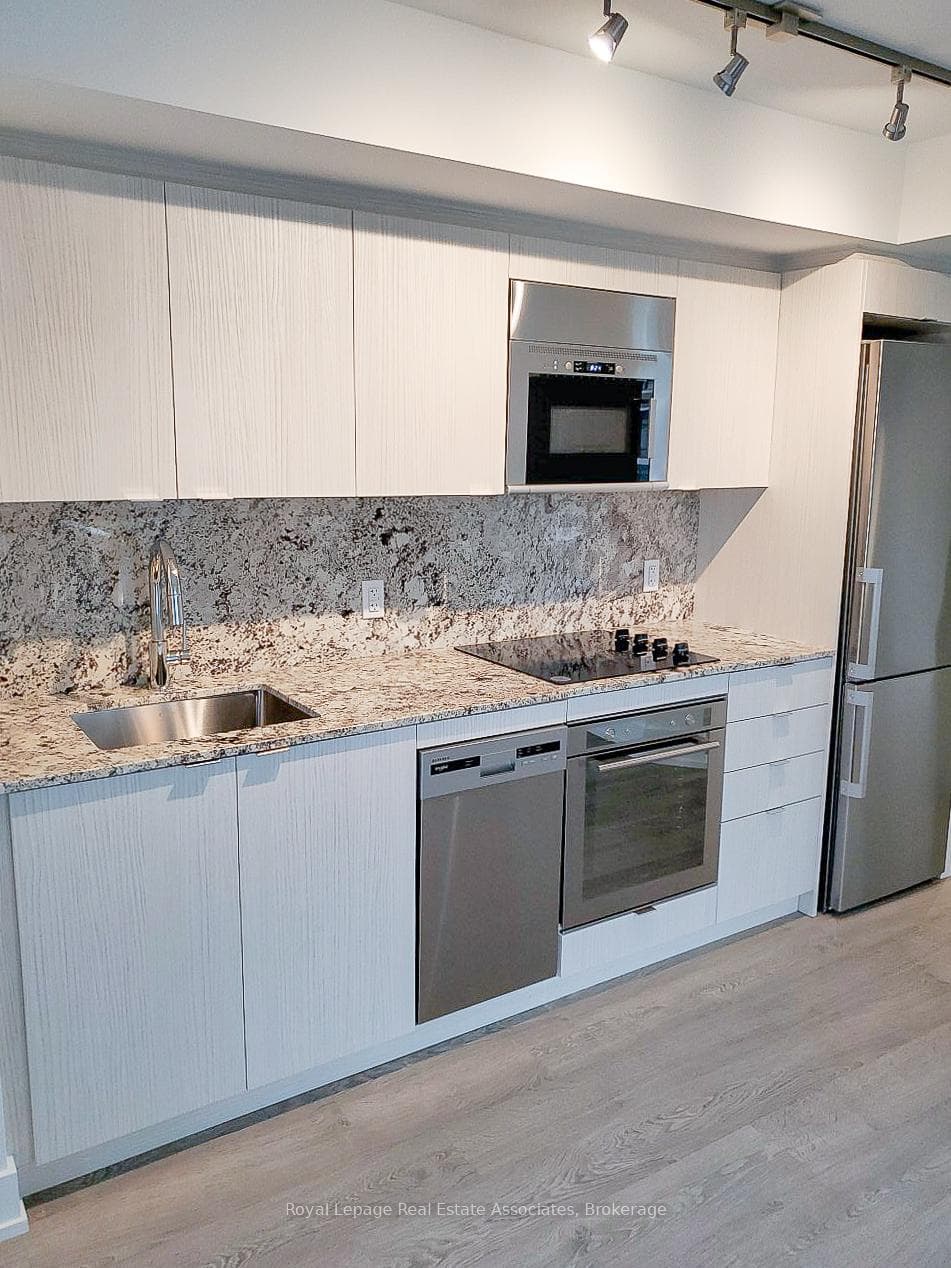 5 Mabelle Avenue Unit 533 photo 3