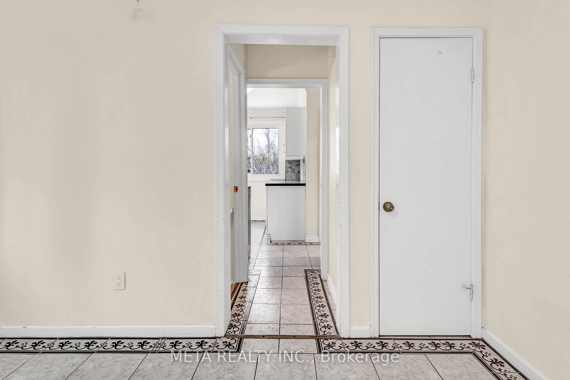 Passage to Kitchen