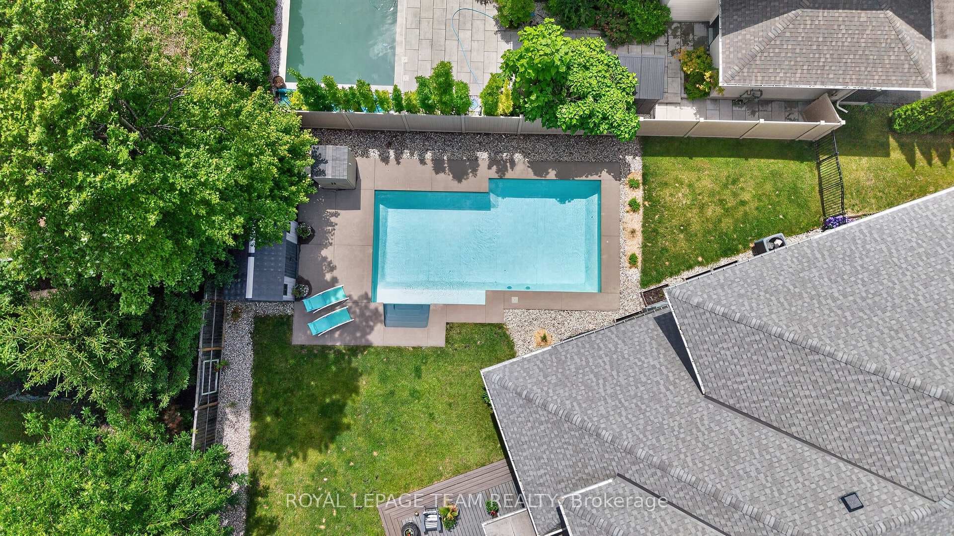 252 Sunnyridge Crescent photo 47