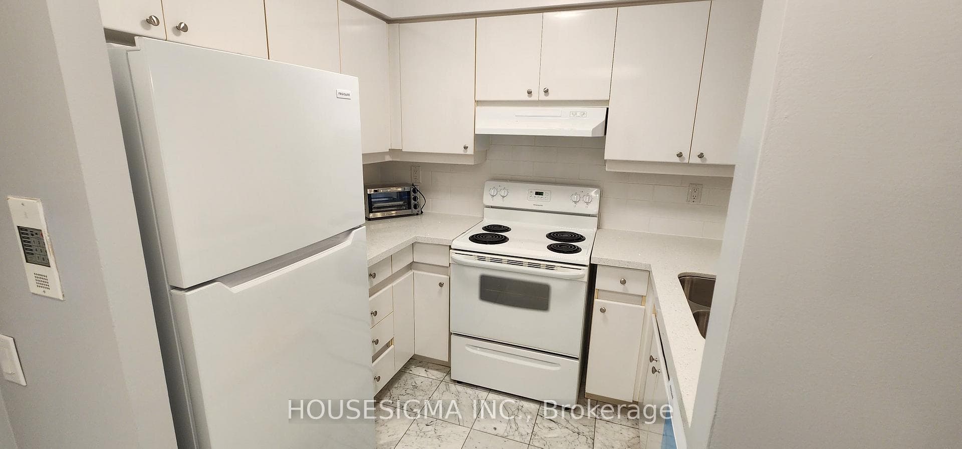 942 Yonge Street Unit 703 photo 9