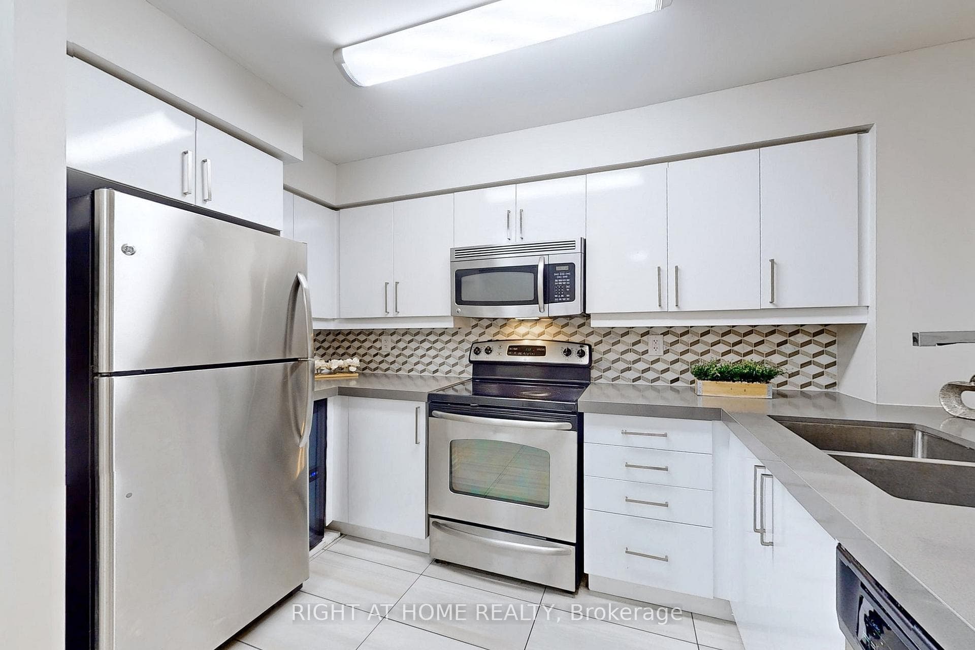 185 Oneida Crescent Unit PH11 photo 13
