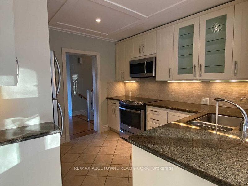 1306 Hixon Street photo 20