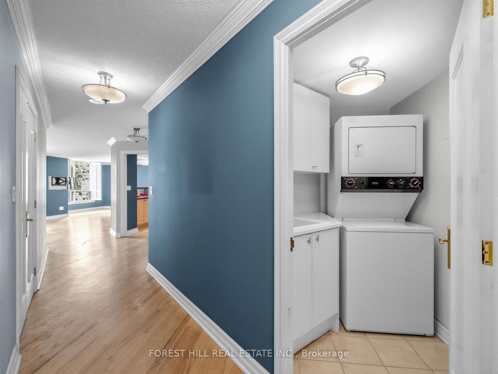 2727 Yonge Street Unit 412 photo 2