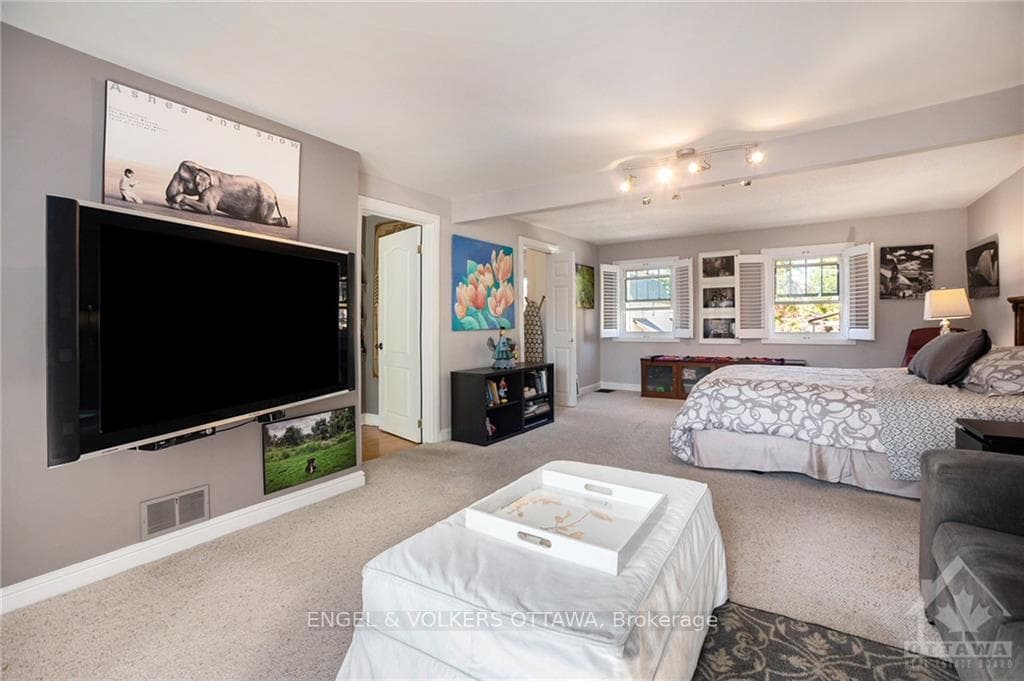 62 ELLA Street photo 20