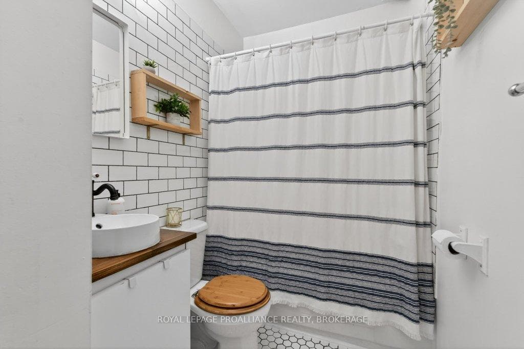 151 Adelaide Street photo 17