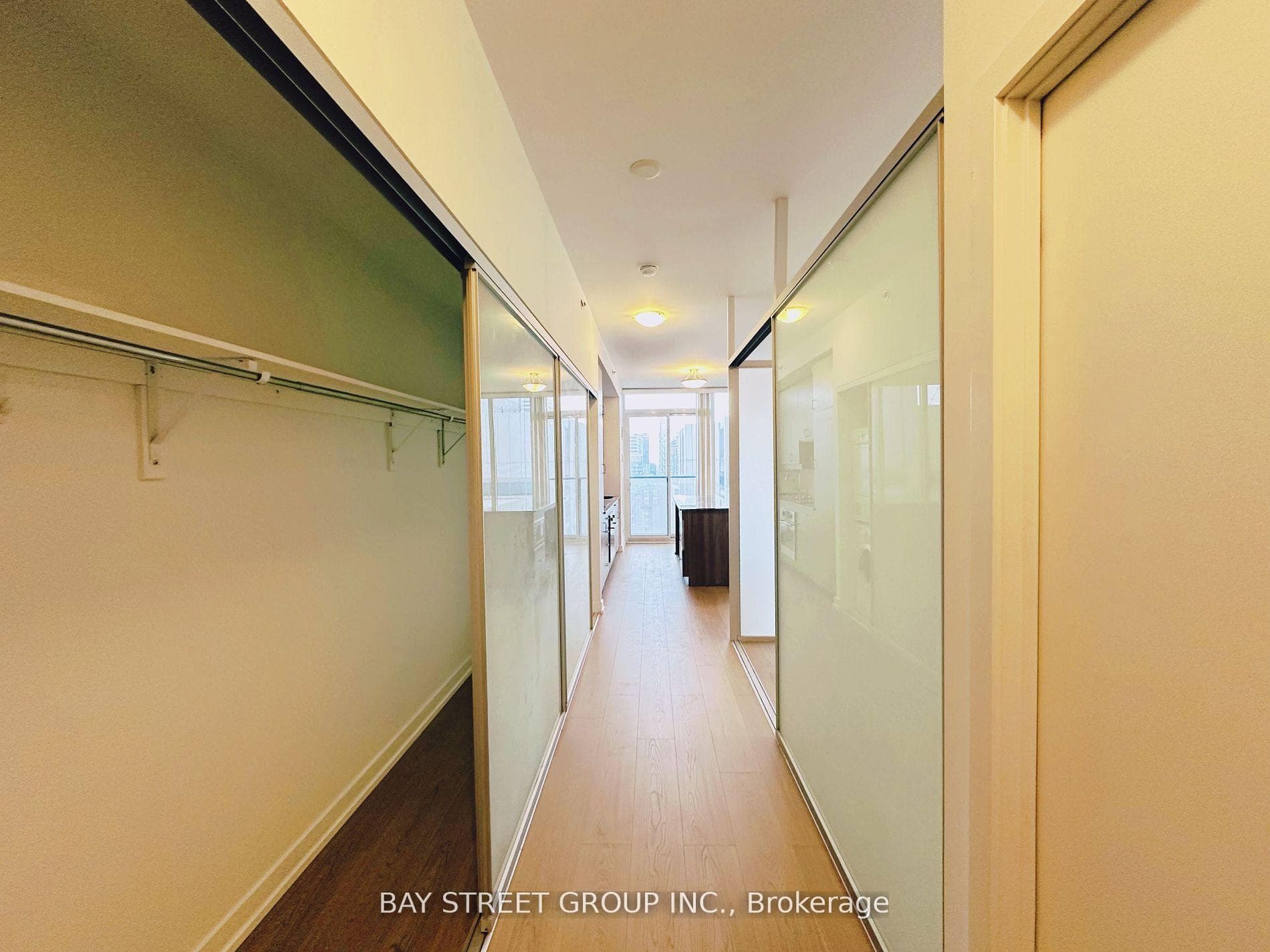 426 University Avenue Unit 2909 photo 2