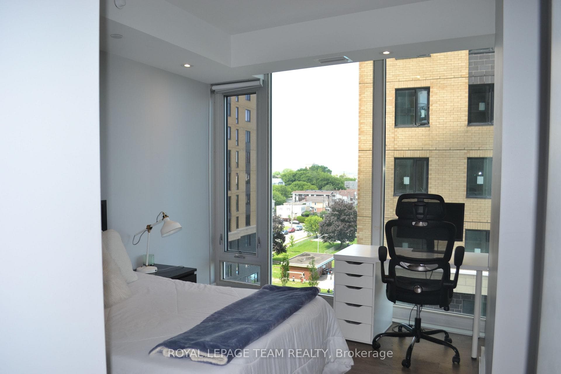 111 CHAMPAGNE Avenue Unit 607 photo 10