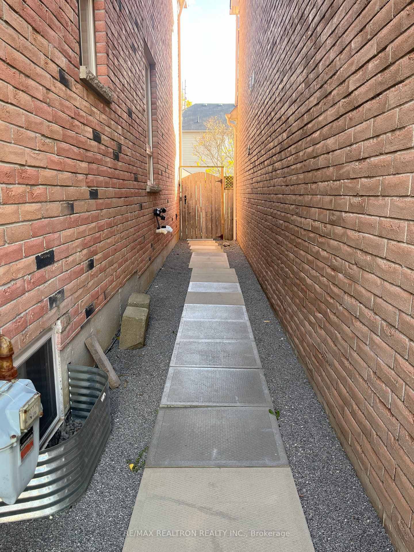 25 Slader Heights Street Unit Basement photo 2
