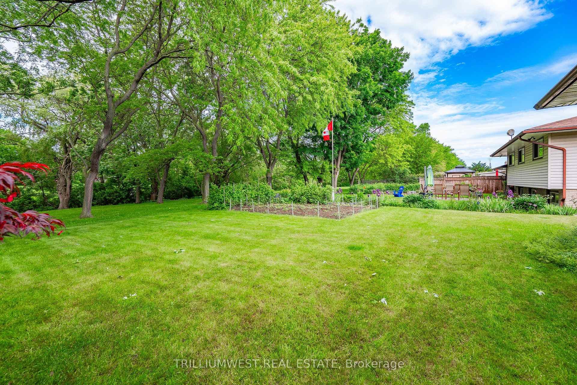73 Prince Charles Drive photo 30