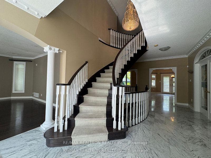 21 Goldring Crescent photo 3