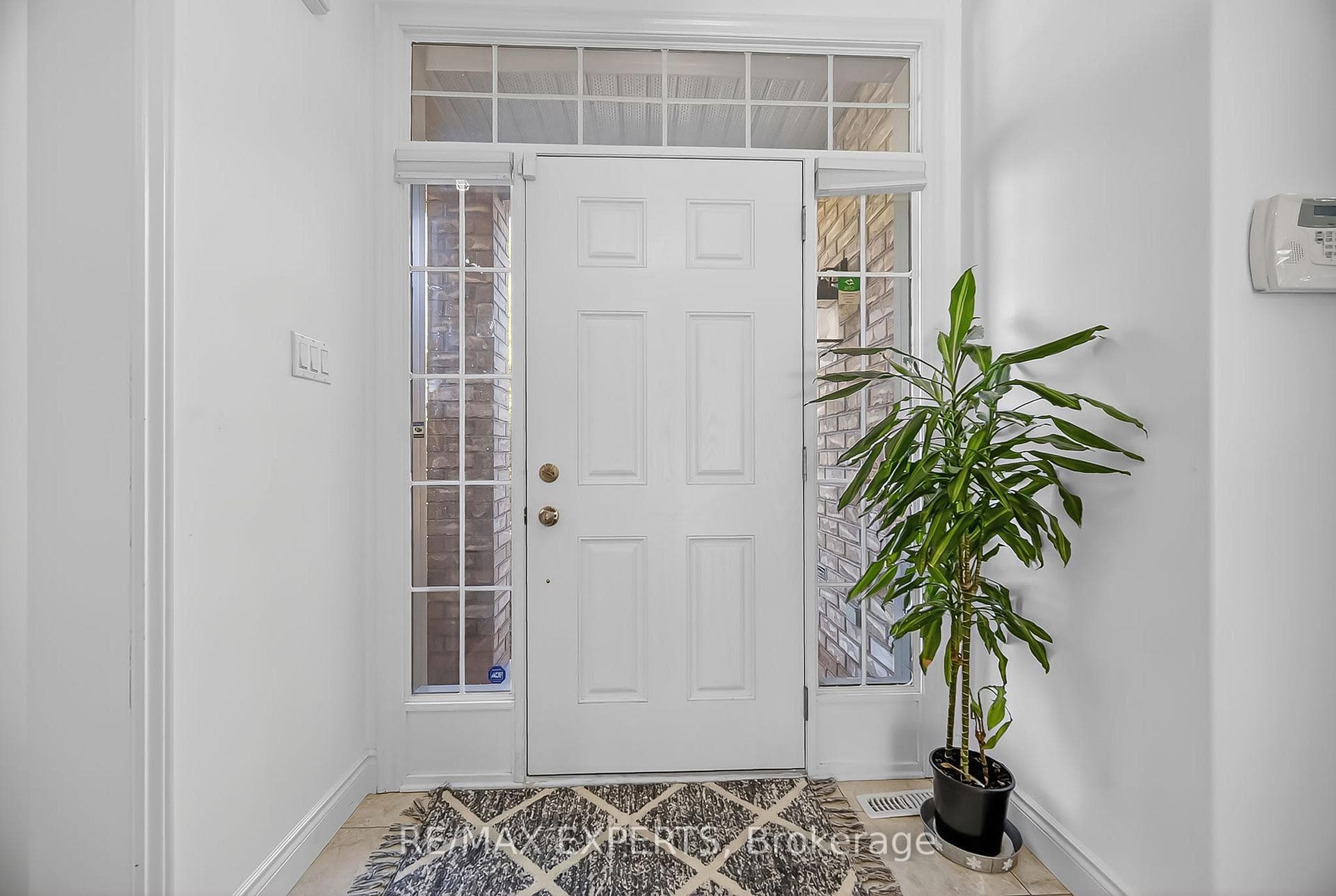 936 Talisman Crescent photo 3