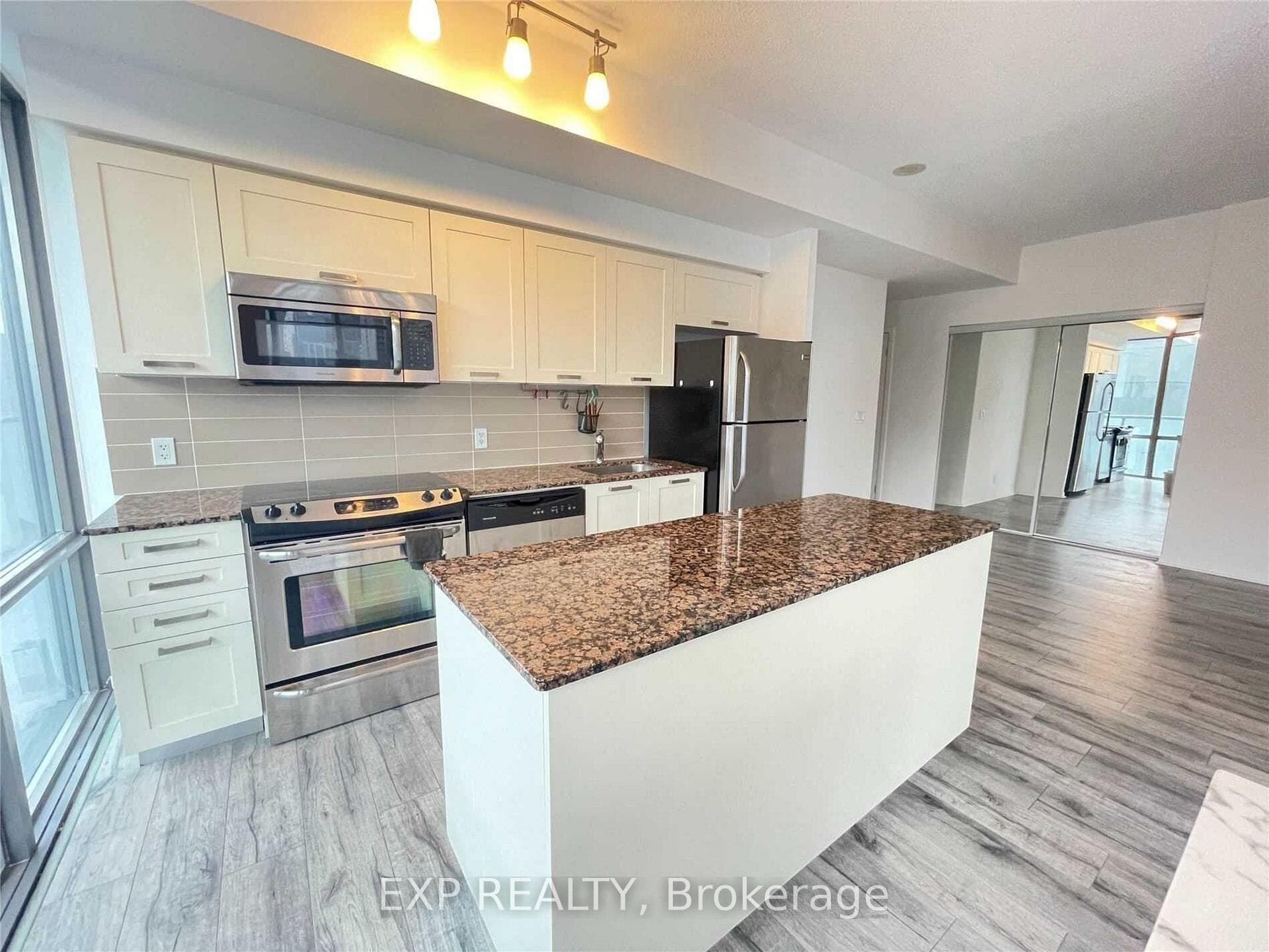 832 Bay Street Unit 1510 photo 3