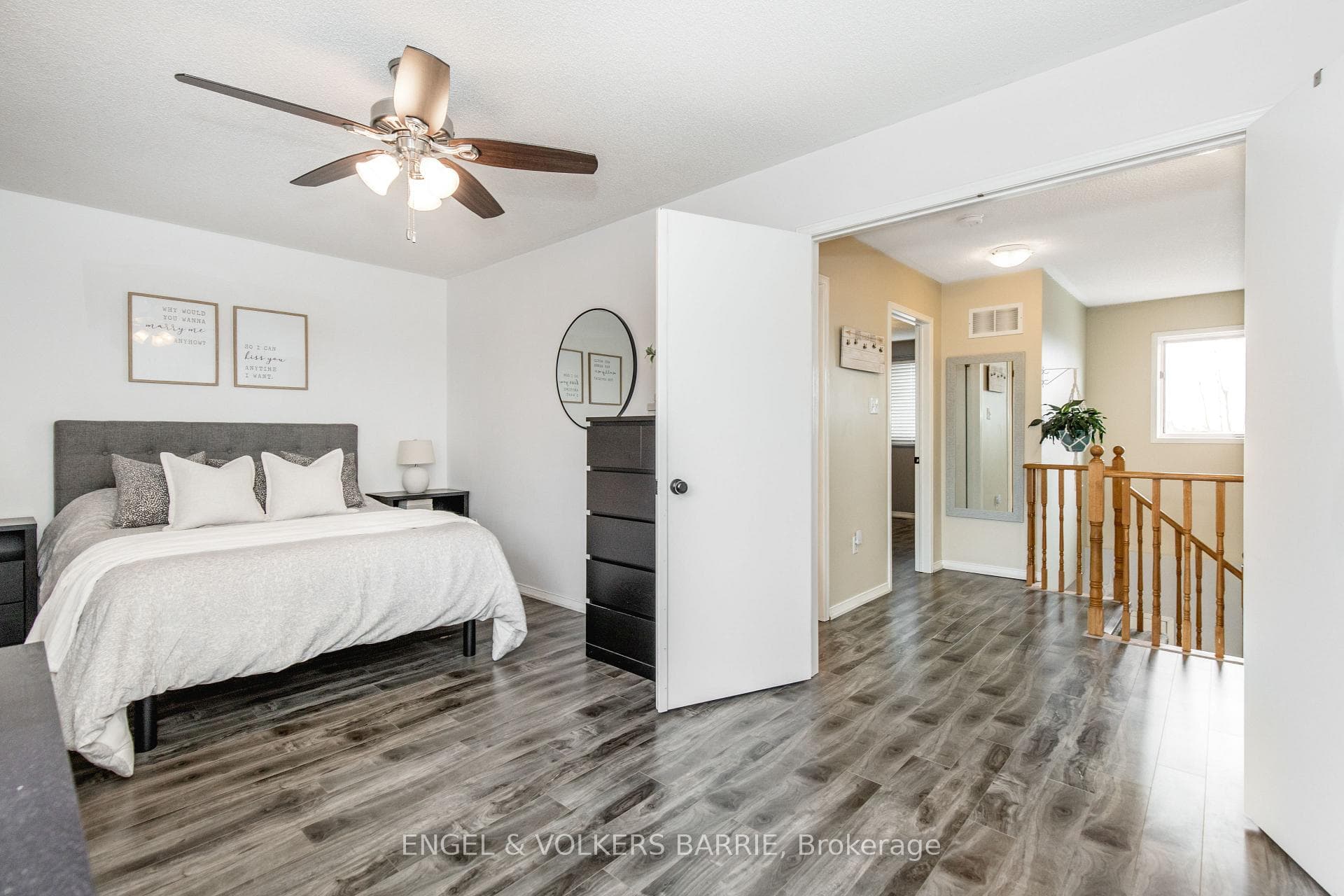 154 PICKETT Crescent photo 24